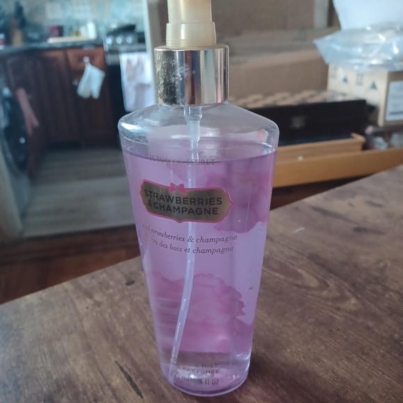 Victoria's Secret Other - Victoria's Secret strawberries & champagne spray